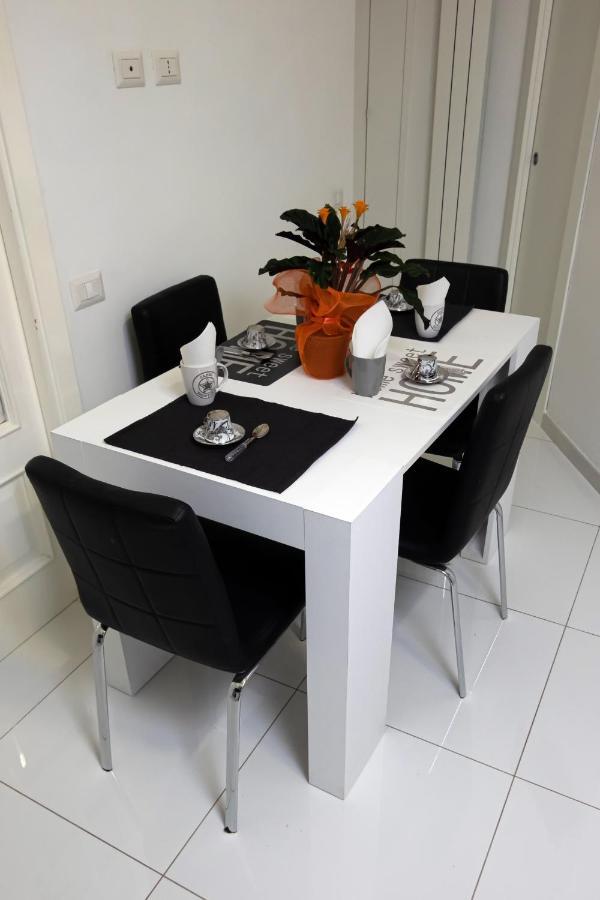 Roma Castel Nepi Home Near Colosseo Екстериор снимка